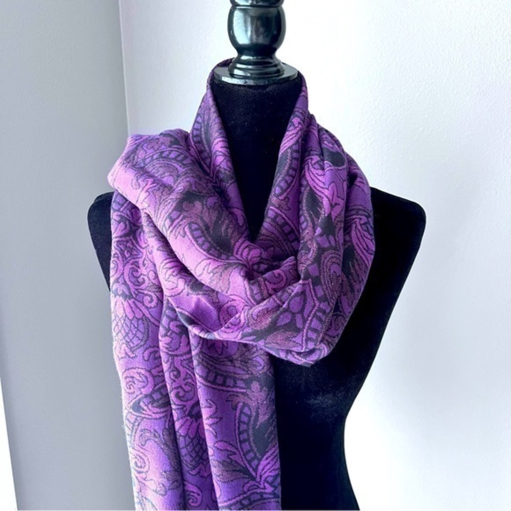 Isaac Mizrahi purple/black scarf/wrap with fringe